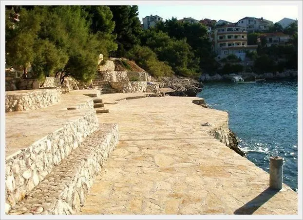 Villa Mediteran, Kleine Ferienwohnung Mit Balkon تروغير كرواتيا