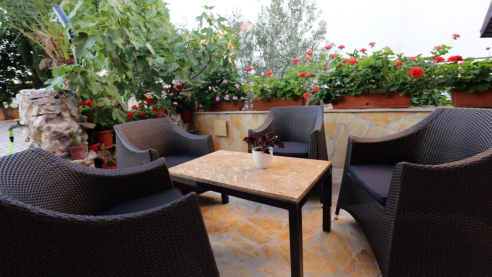 Villa Mediteran, Kleine Ferienwohnung Mit Balkon تروغير